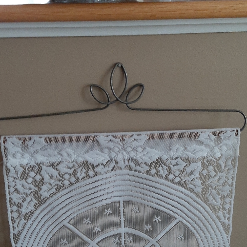 Christmas/Holiday laced wall decor - Picture 2 of 5